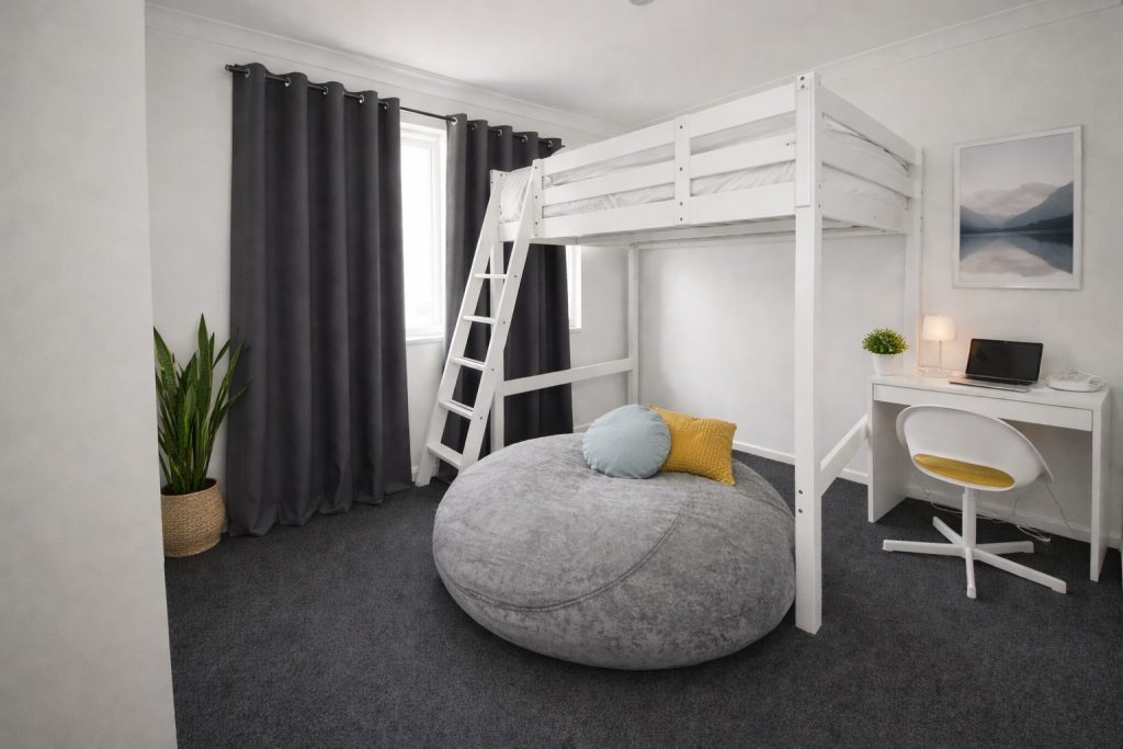 G Bedroom 2 with built in wardrobe 2