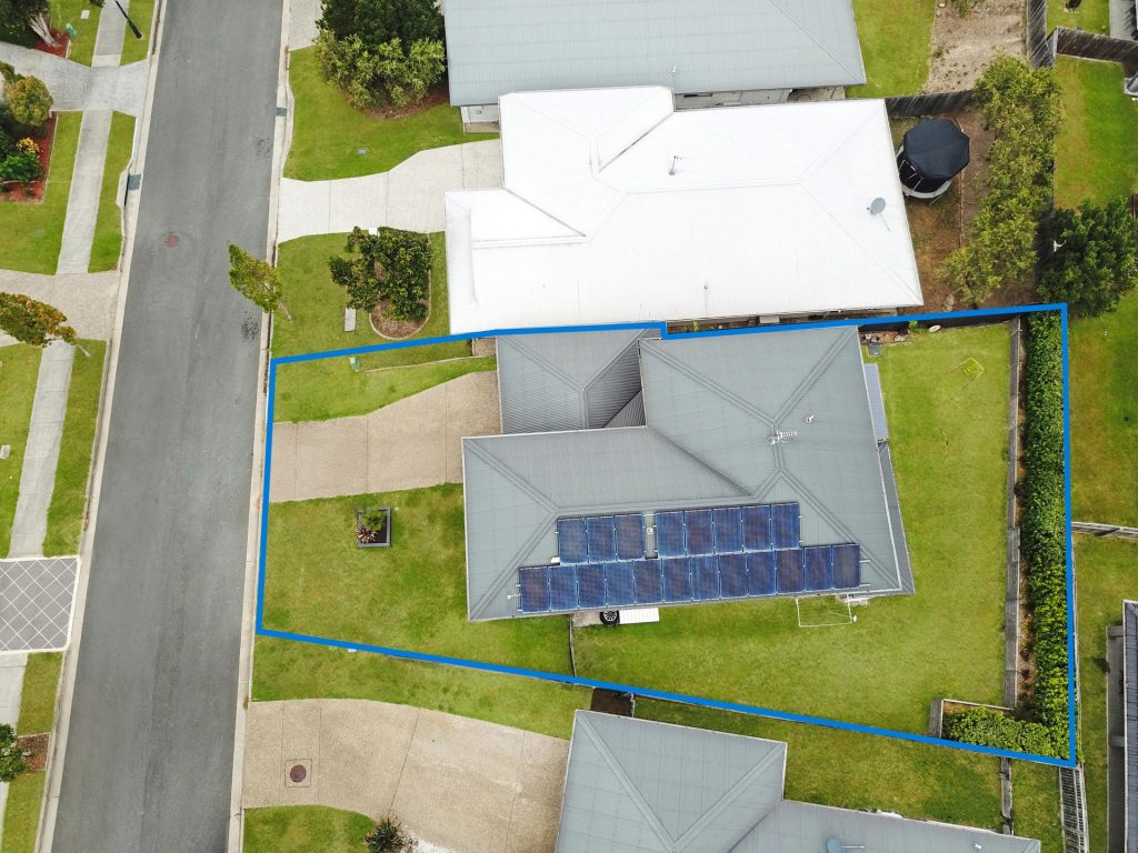 G Northern Gold Coast home with side acces 5 berooms and solar 2
