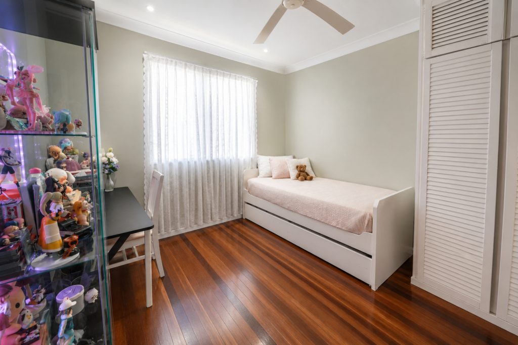 5-Bedroom Home For Sale 9 5-Bedroom Home For Sale - Gold Coast Real Estate Agents
