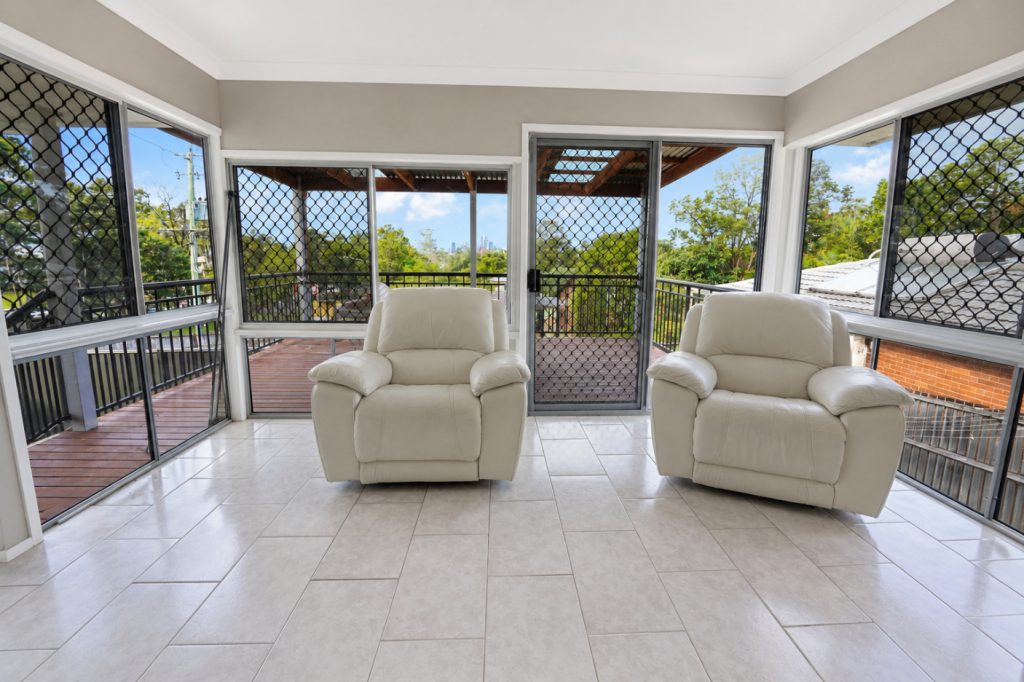5-Bedroom Home For Sale 4 5-Bedroom Home For Sale - Gold Coast Real Estate Agents