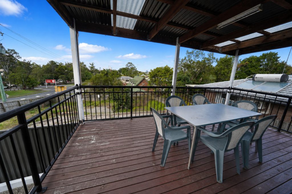 5-Bedroom Home For Sale 3 5-Bedroom Home For Sale - Gold Coast Real Estate Agents