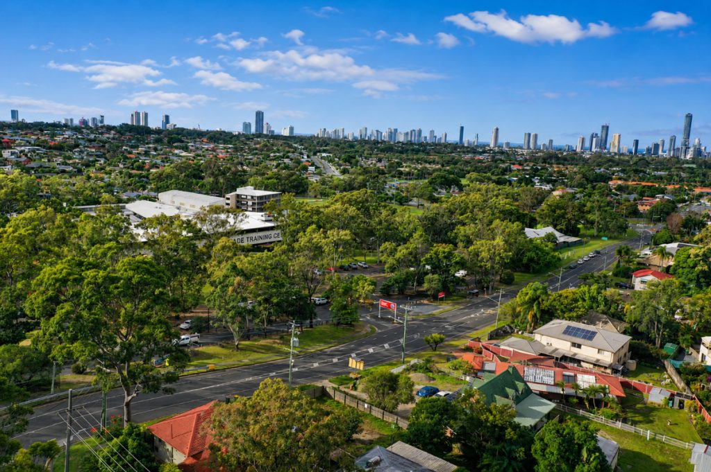 5-Bedroom Home For Sale 16 5-Bedroom Home For Sale - Gold Coast Real Estate Agents