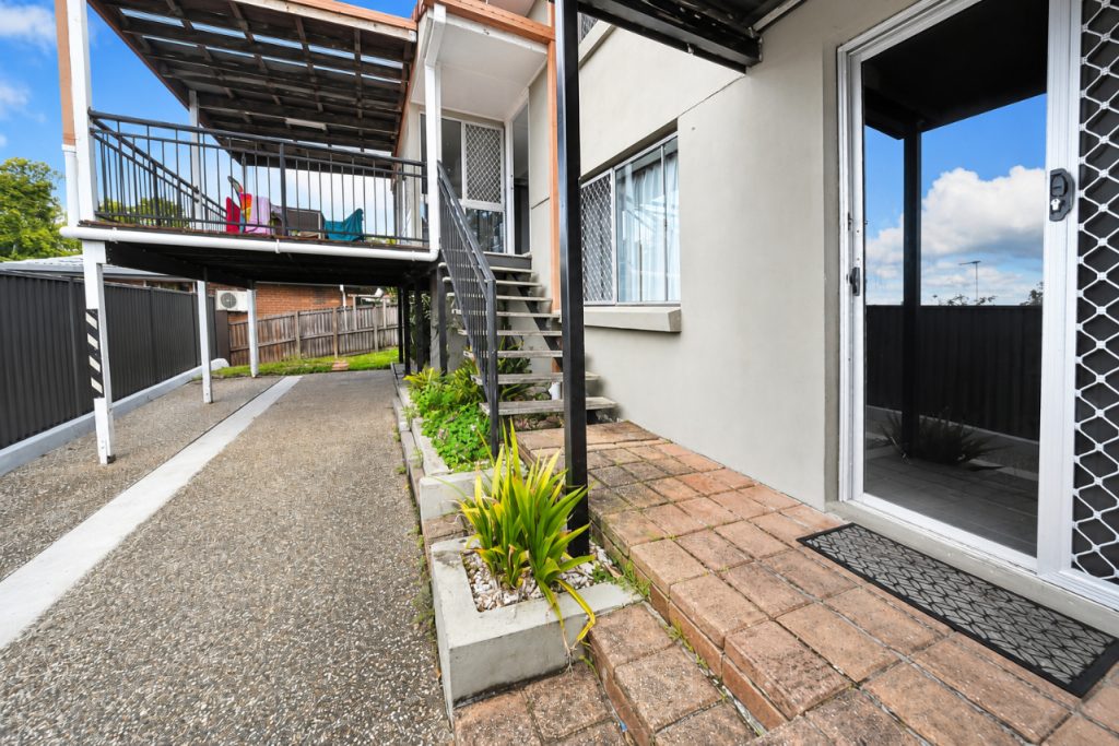 5-Bedroom Home For Sale 2 5-Bedroom Home For Sale - Gold Coast Real Estate Agents