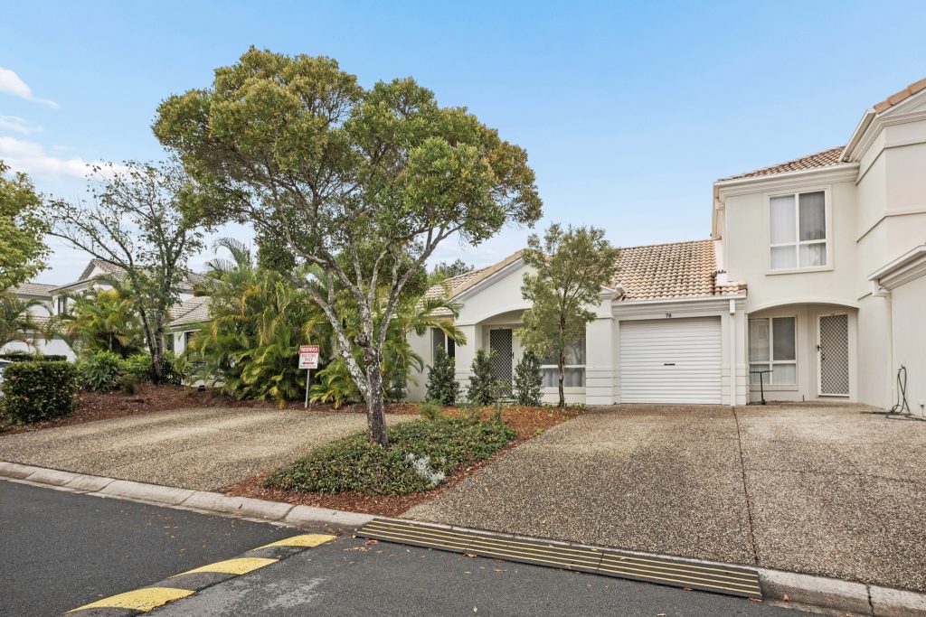 3 Bedroom Home Single-Level Gated Merrimac Living - Gold Coast Real Estate Agents