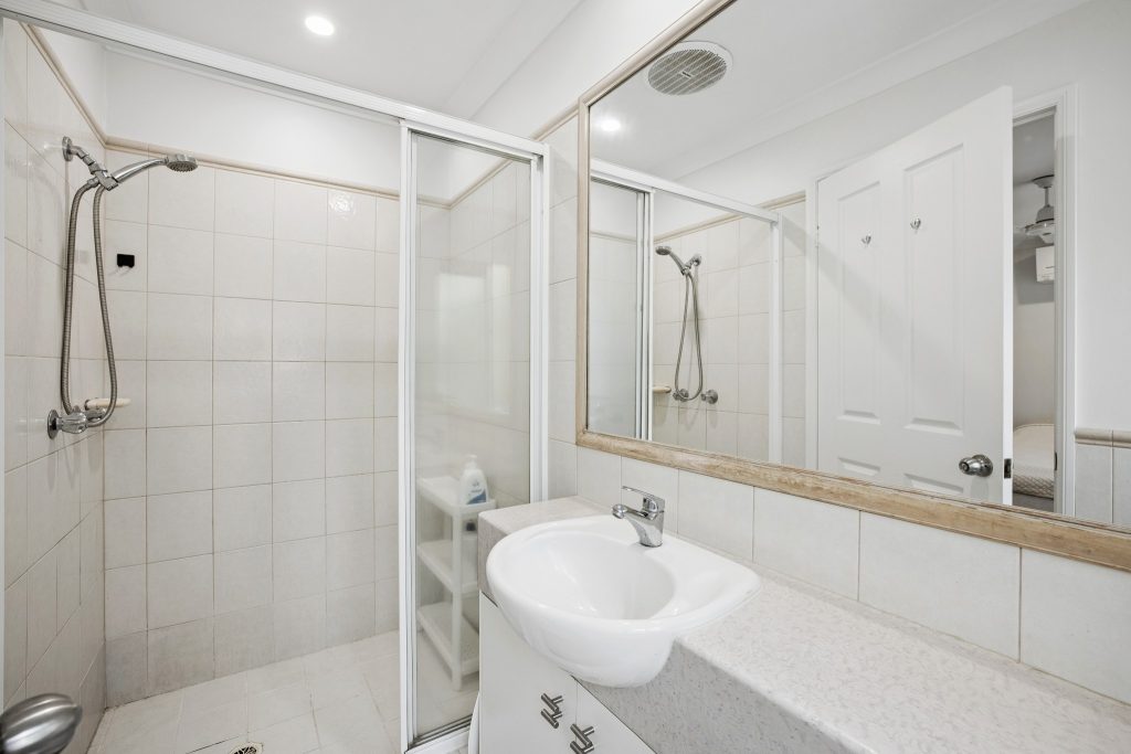 3 Bedroom Home Single-Level Gated Merrimac Living - Gold Coast Real Estate Agents