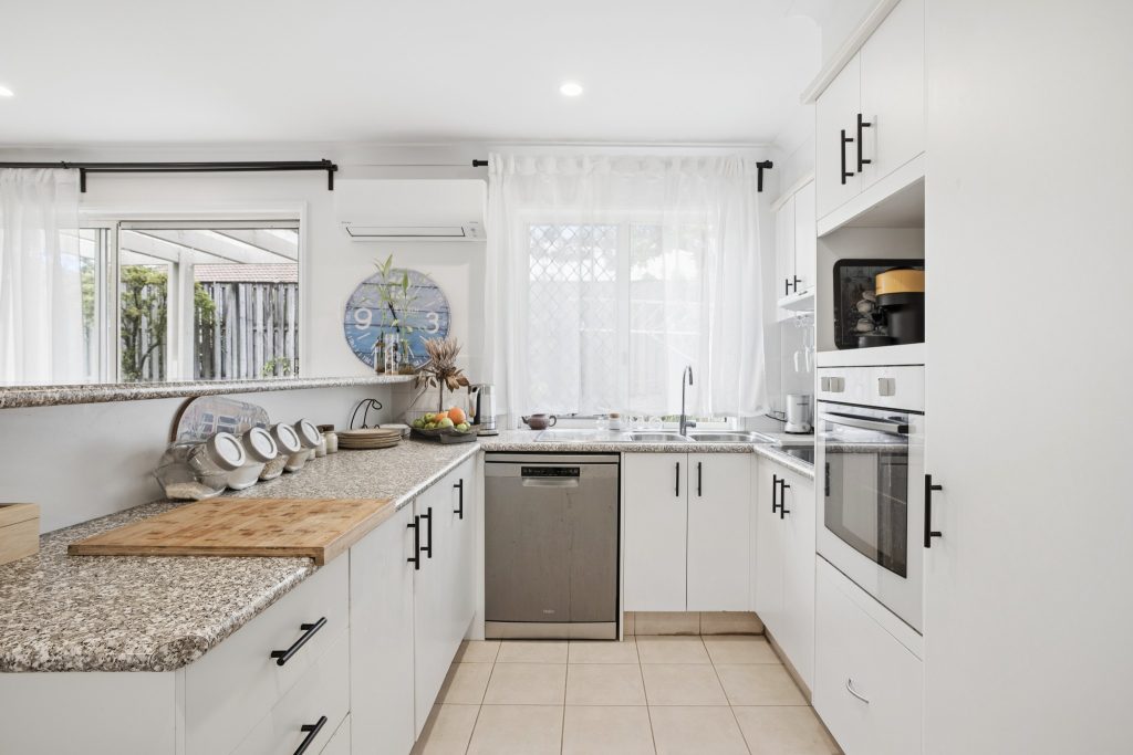 3 Bedroom Home Single-Level Gated Merrimac Living - Gold Coast Real Estate Agents