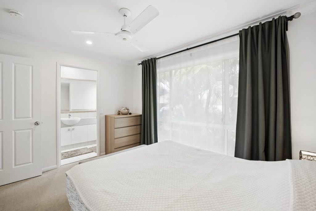 3 Bedroom Home Single-Level Gated Merrimac Living - Gold Coast Real Estate Agents