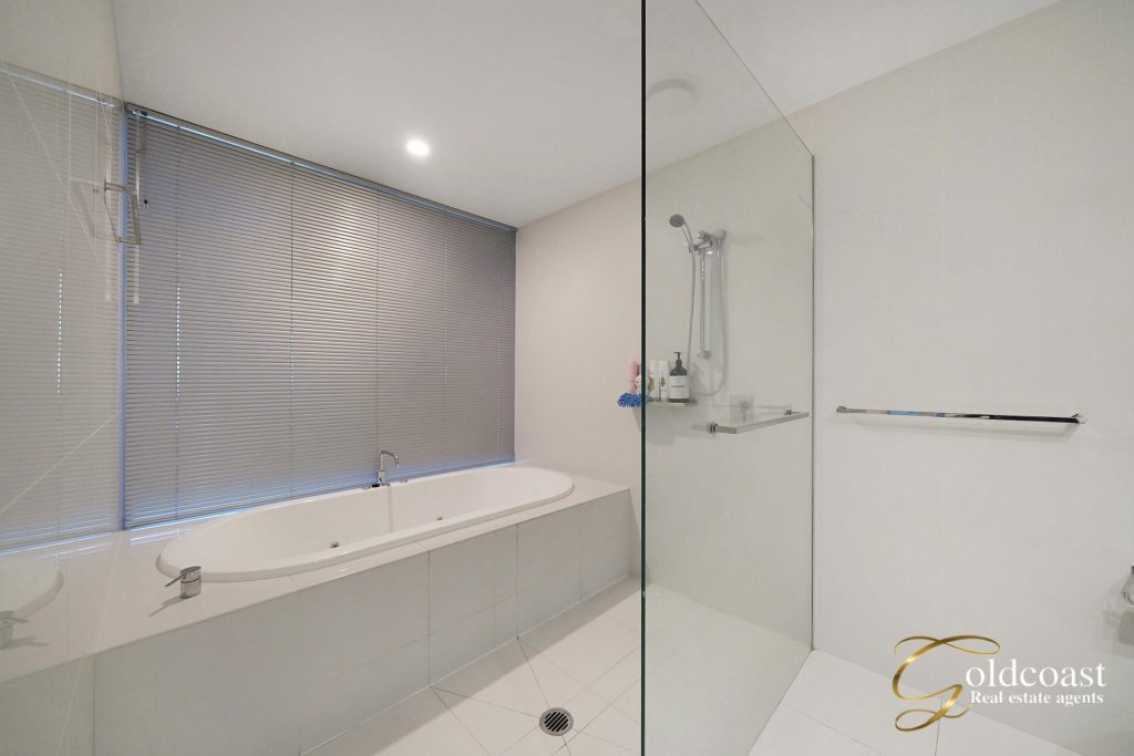 1-Bedroom Apartment For Sale 7 1-Bedroom Apartment For Sale - Gold Coast Real Estate Agents