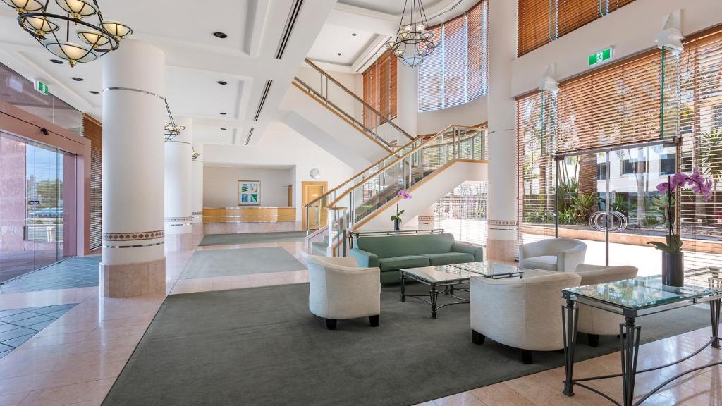 Dual-Key 2-Bedroom Apartment with Ocean Views - Gold Coast Real Estate Agents