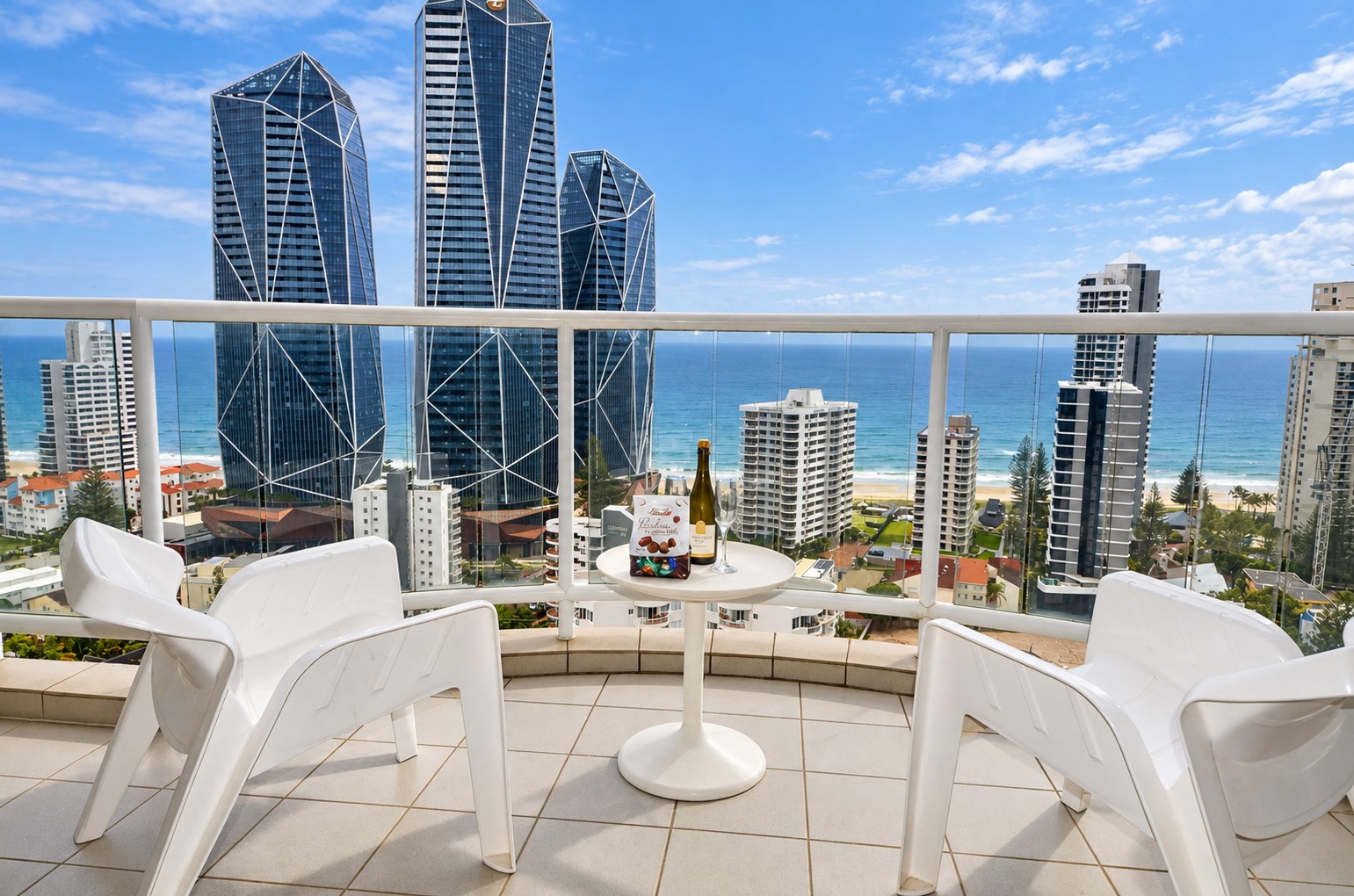 Dual-Key 2-Bedroom Apartment with Ocean Views