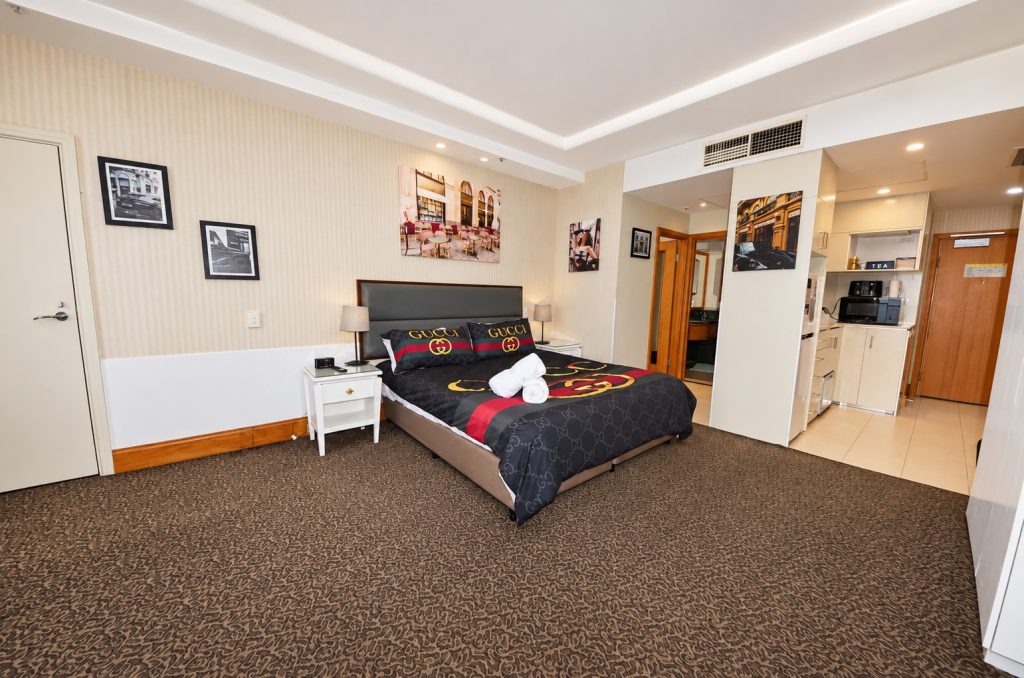 Dual-Key 2-Bedroom Apartment with Ocean Views - Gold Coast Real Estate Agents